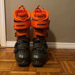 Atomic  hawx prime XTD 120 tech help ski boots.